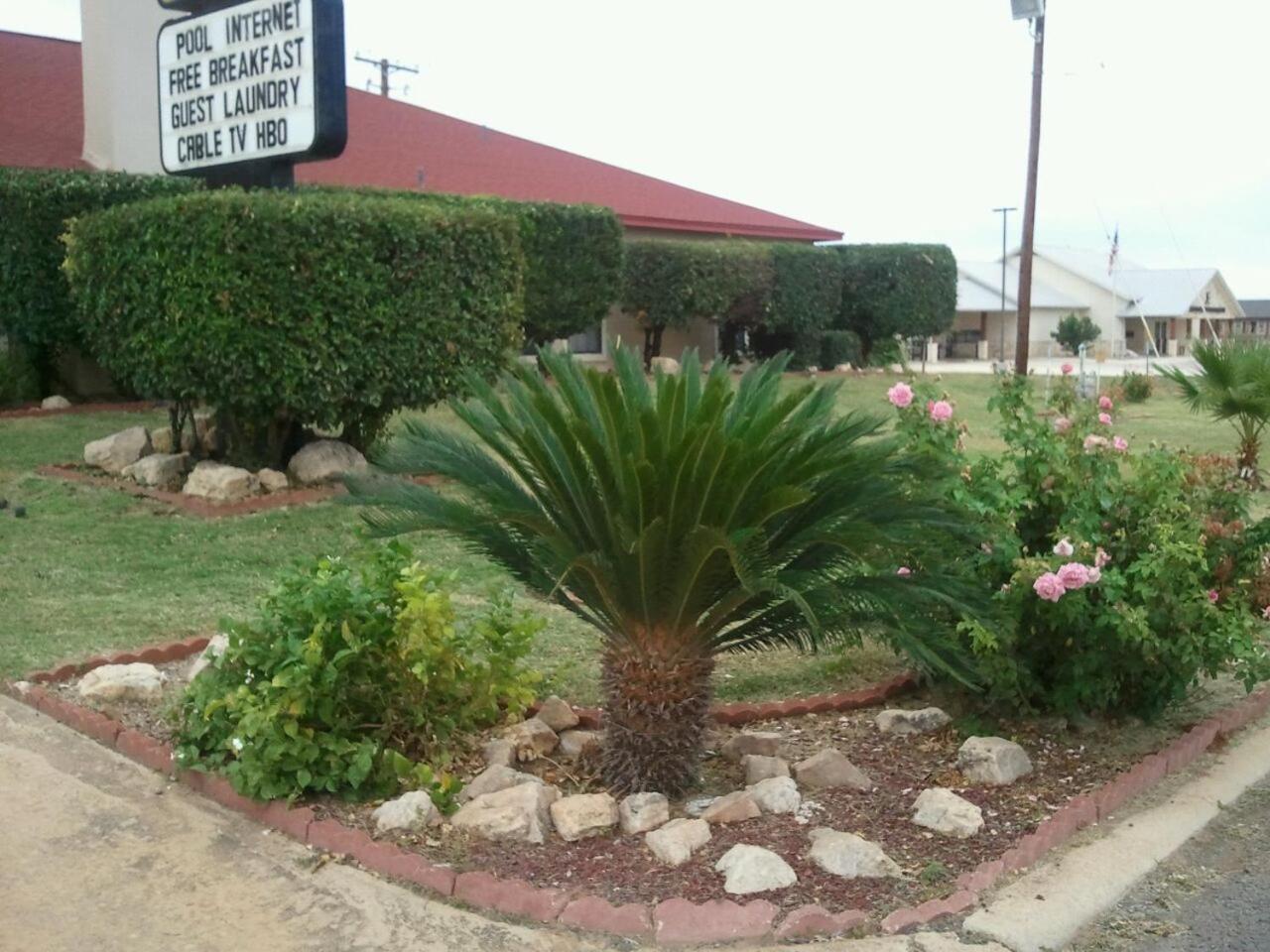 Royal Inn Pearsall Luaran gambar