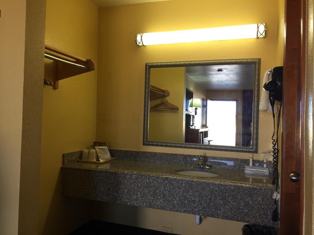 Royal Inn Pearsall Luaran gambar